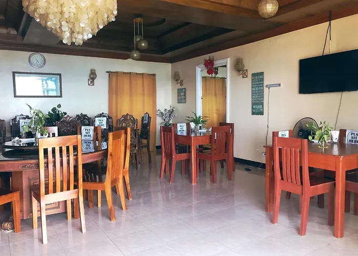 Hostel The Lighthouse Oslob