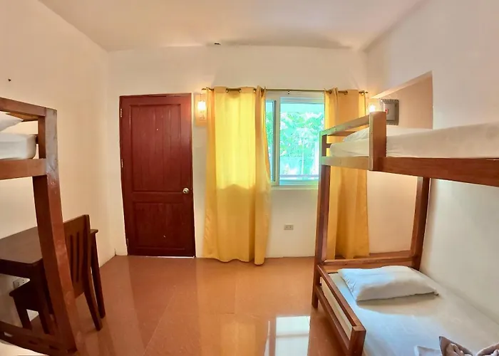 Hostel The Lighthouse Oslob